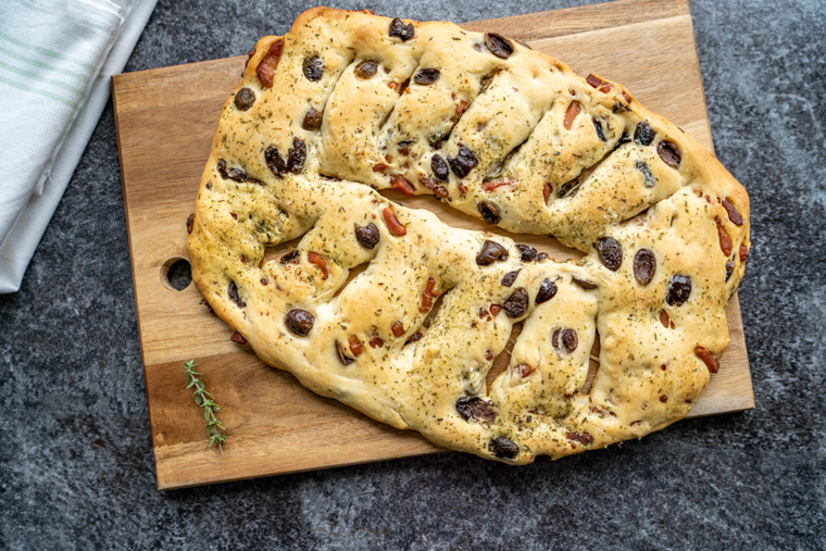 Fougasse met olijven en rozemarijn