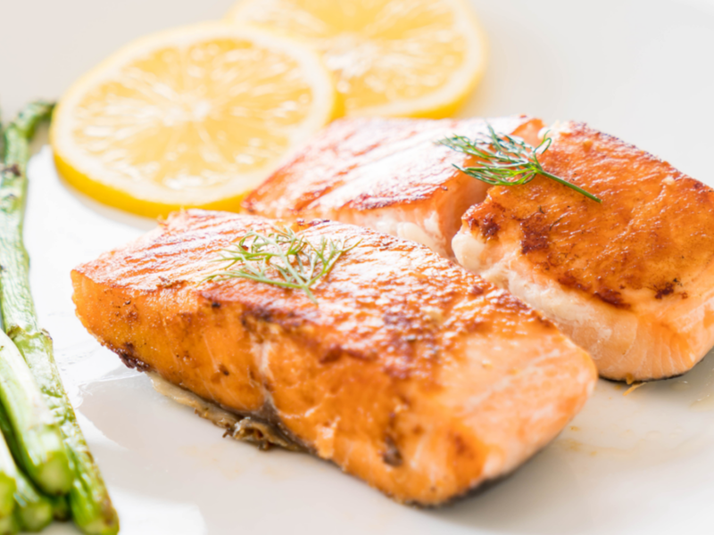 Zalm met honing en knoflook