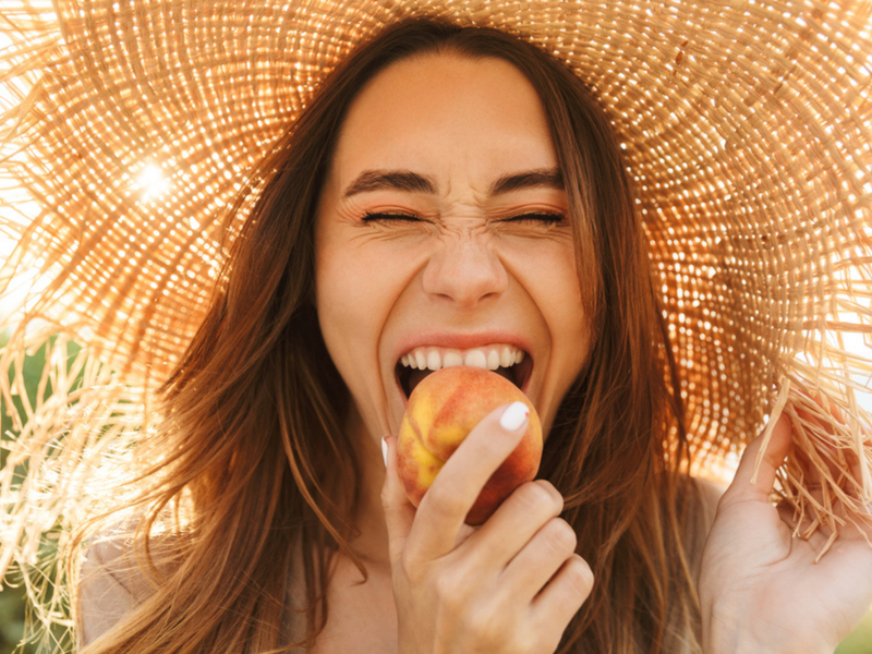 Wat eet je deze zomer best voor een mooi kleurtje?